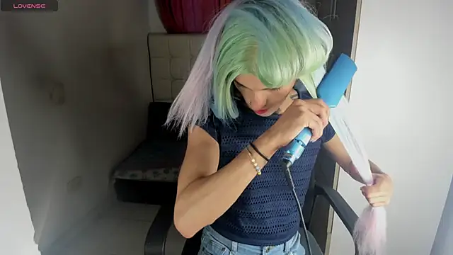 Snapshot of CharlotteWings chatting on February 10, 2025, 2:05 pm CharlotteWings online show from February 10, 2025, 2:05 pm