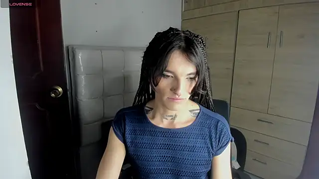 Snapshot of CharlotteWings chatting on February 21, 2025, 9:11 pm CharlotteWings online show from February 21, 2025, 9:11 pm