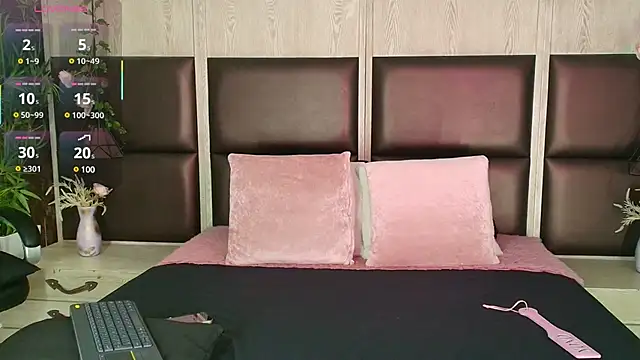 Bella Smiith  online show from March 22, 2025, 7:42 pm