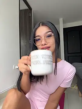 Snapshot of Bella_Smiith_ chatting on February 13, 2026, 2:28 pm Bella Smiith online show from February 13, 2026, 2:28 pm