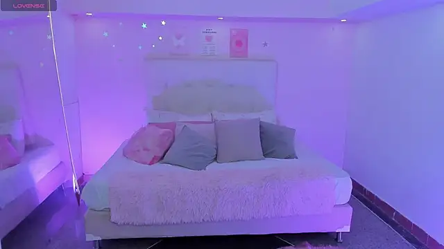 ScarlettDreamss7 online show from April 23, 2026, 12:00 pm