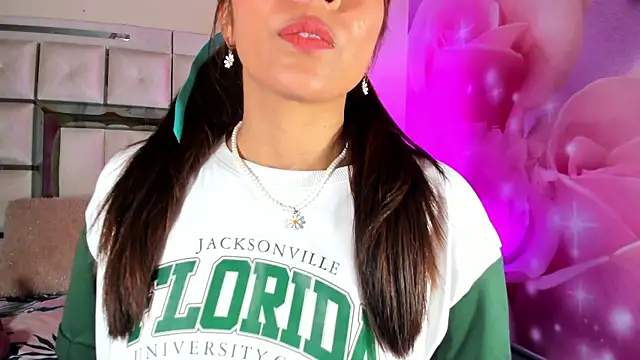 emili clark online show from October 17, 2025, 4:38 am