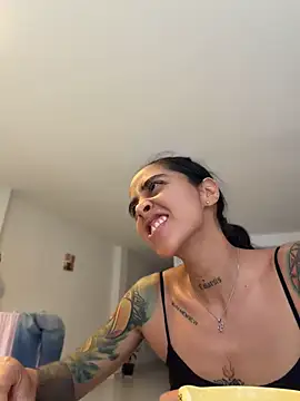 sophierooy22 online show from July 26, 2026, 9:43 pm