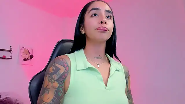 sophierooy22 online show from March 18, 2026, 2:37 am