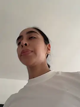 sophierooy22 online show from July 6, 2026, 8:44 pm