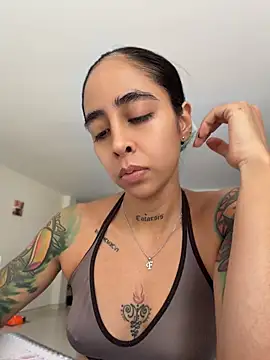 sophierooy22 online show from July 8, 2026, 4:18 pm