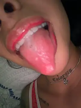 sophierooy22 online show from June 25, 2026, 10:04 pm