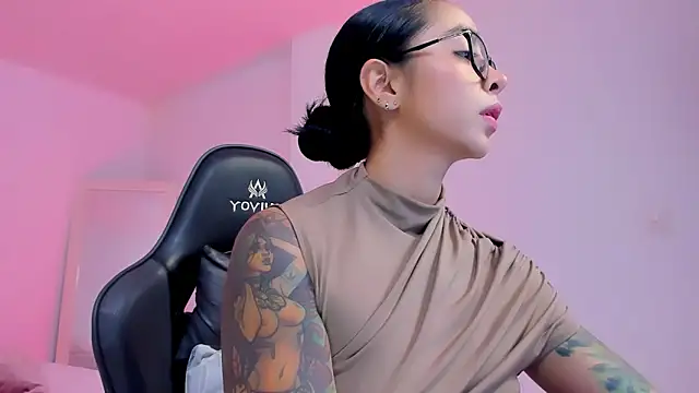 sophierooy22 online show from May 3, 2026, 1:11 am