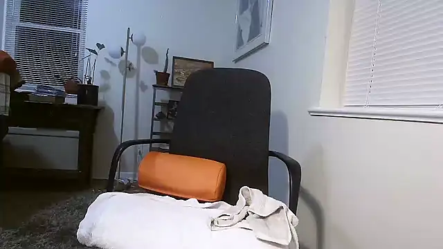 Snapshot of Prolapse_Pig chatting on December 21, 2025, 4:14 am Prolapse Pig online show from December 21, 2025, 4:14 am