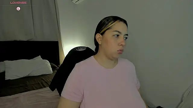 Snapshot of brithany_olson25 chatting on March 15, 2026, 3:35 am brithany olson25 online show from March 15, 2026, 3:35 am