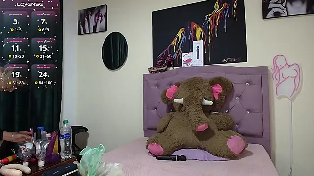 Emmie Hot online show from October 9, 2025, 12:06 pm