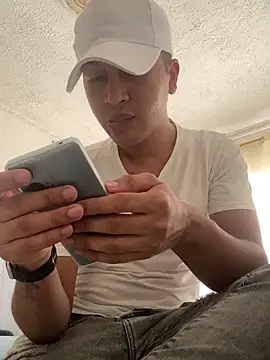 Snapshot of Diegosavage3 chatting on February 4, 2025, 8:38 pm Diegosavage3 online show from February 4, 2025, 8:38 pm