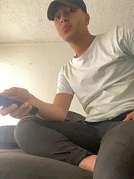 Snapshot of Diegosavage3 chatting on February 22, 2025, 8:31 pm Diegosavage3 online show from February 22, 2025, 8:31 pm