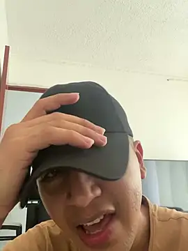 Snapshot of Diegosavage3 chatting on February 17, 2025, 8:38 pm Diegosavage3 online show from February 17, 2025, 8:38 pm