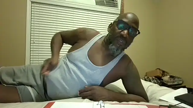 Snapshot of Soultouch1 chatting on September 9, 2025, 2:43 am Soultouch1 online show from September 9, 2025, 2:43 am