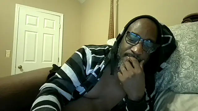 Snapshot of Soultouch1 chatting on November 26, 2025, 4:56 am Soultouch1 online show from November 26, 2025, 4:56 am