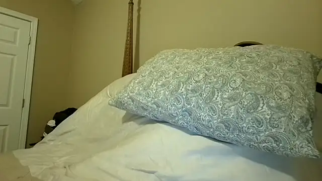 Snapshot of Soultouch1 chatting on November 11, 2025, 11:38 am Soultouch1 online show from November 11, 2025, 11:38 am