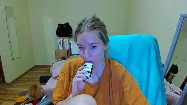 EmilyPaw online show from February 25, 2025, 6:01 pm