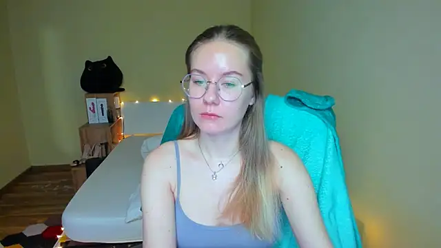 EmilyPaw online show from February 15, 2025, 2:37 am