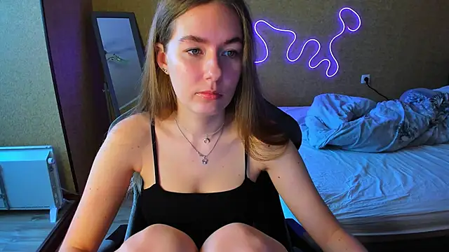 EmilyPaw online show from May 3, 2026, 1:58 pm