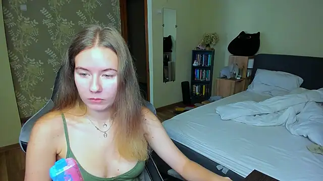 EmilyPaw online show from October 4, 2025, 9:00 am