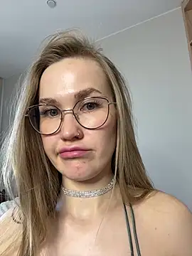 DianaShermy online show from March 11, 2025, 10:51 am