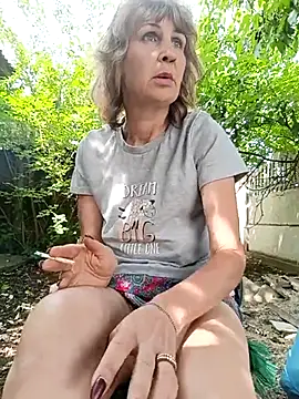Laura Kiss online show from June 16, 2026, 10:59 am