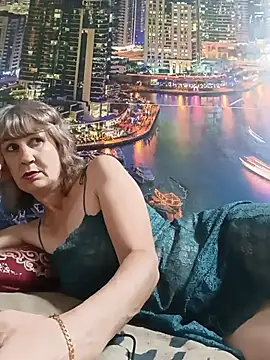 Laura Kiss online show from August 6, 2026, 12:44 pm