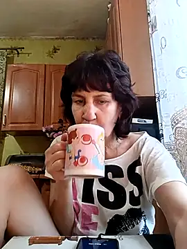 Laura Kiss online show from November 16, 2025, 10:20 am