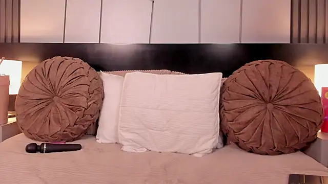 fiorella paris online show from October 7, 2025, 6:03 am