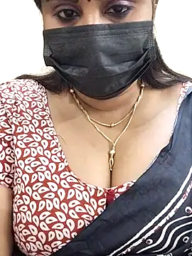 Queenflowerr online show from February 18, 2025, 3:31 pm