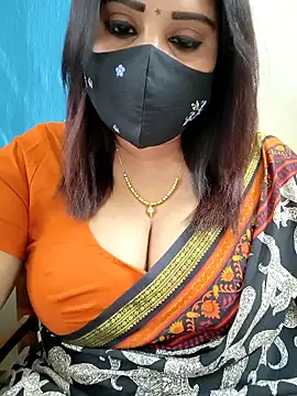 Queenflowerr online show from May 12, 2026, 6:36 pm