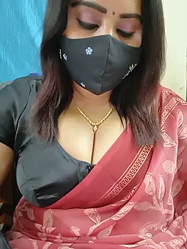 Queenflowerr online show from May 13, 2026, 7:32 pm