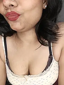 Snapshot of Love-N chatting on July 12, 2026, 5:58 pm Love-N online show from July 12, 2026, 5:58 pm