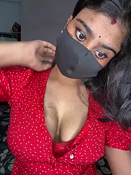 Snapshot of Love-N chatting on July 1, 2026, 5:57 pm Love-N online show from July 1, 2026, 5:57 pm