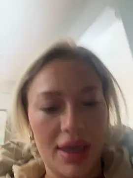 blissdimicco online show from October 28, 2025, 11:42 am