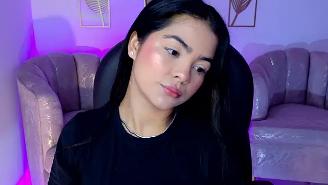 Layla Breezee online show from April 29, 2026, 11:47 am