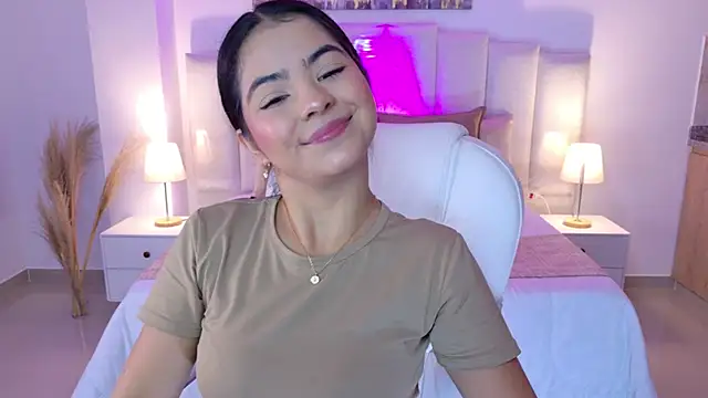 Layla Breezee online show from April 23, 2026, 11:27 am