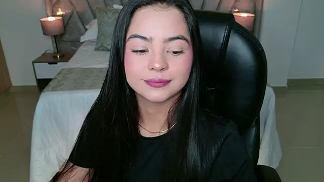 Layla Breezee online show from June 20, 2026, 11:15 am