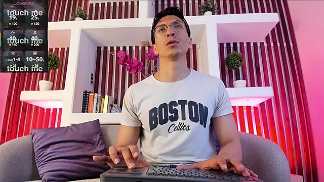 ApoloCruz online show from February 11, 2026, 2:33 am