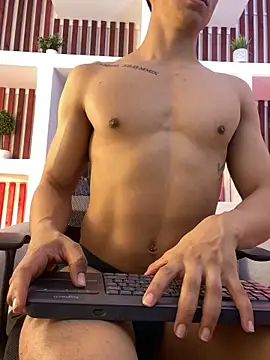 ApoloCruz online show from September 19, 2025, 4:38 am