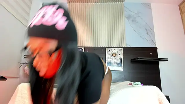 nahomy james25 online show from March 11, 2026, 10:59 pm