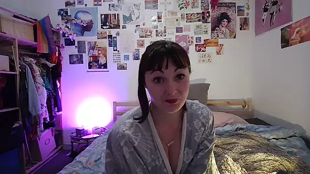 AdorahB3ll3 online show from February 13, 2025, 8:45 pm