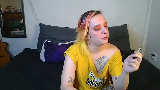 Evelan420 online show from October 21, 2025, 6:18 pm