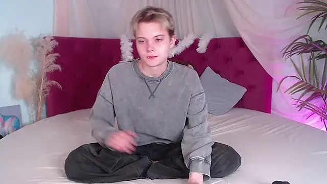 DemianEnglen online show from September 23, 2025, 9:44 pm