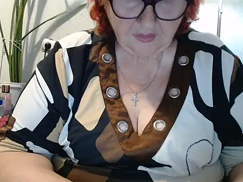 Snapshot of DeniseeRosea chatting on June 20, 2026, 10:37 pm DeniseeRosea online show from June 20, 2026, 10:37 pm
