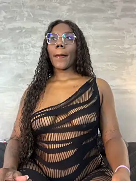 Alaia Colins online show from June 10, 2026, 12:34 am