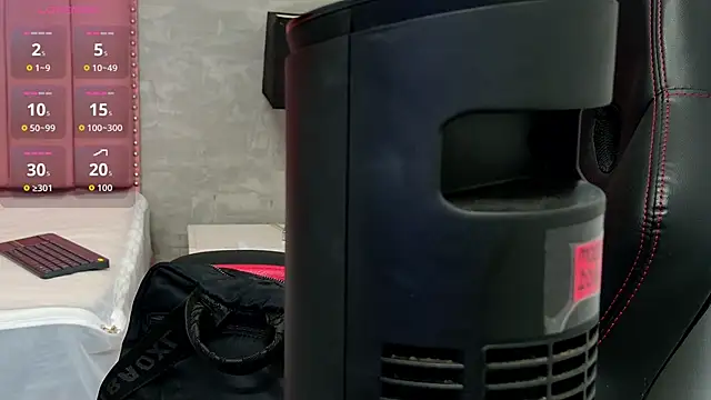 Snapshot of Alaia_Colins chatting on February 15, 2026, 1:39 am Alaia Colins online show from February 15, 2026, 1:39 am