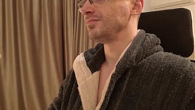 Snapshot of Moonsire1 chatting on February 8, 2026, 7:44 pm Moonsire1 online show from February 8, 2026, 7:44 pm