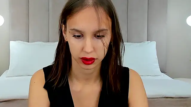 SandraTucker online show from October 6, 2025, 2:57 am